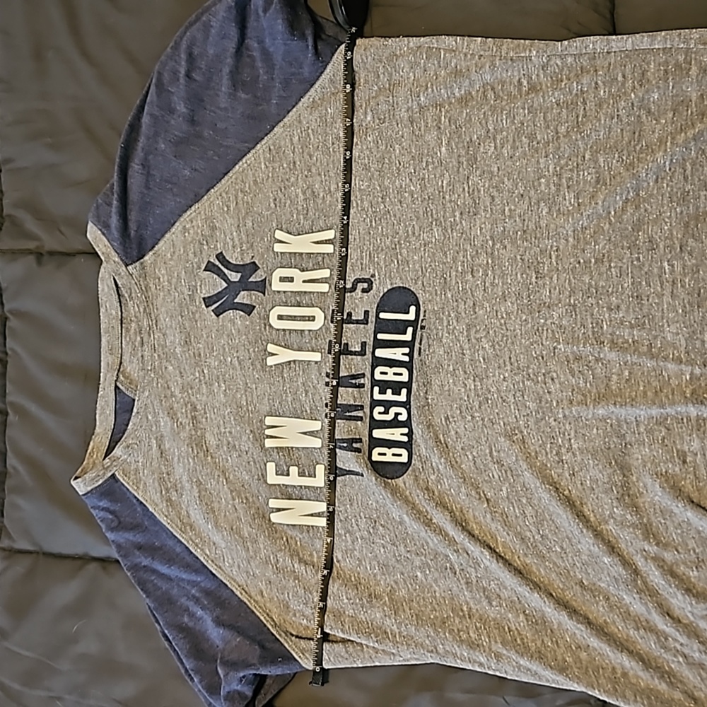 UA NY Yankees shirt - Picture 7 of 7
